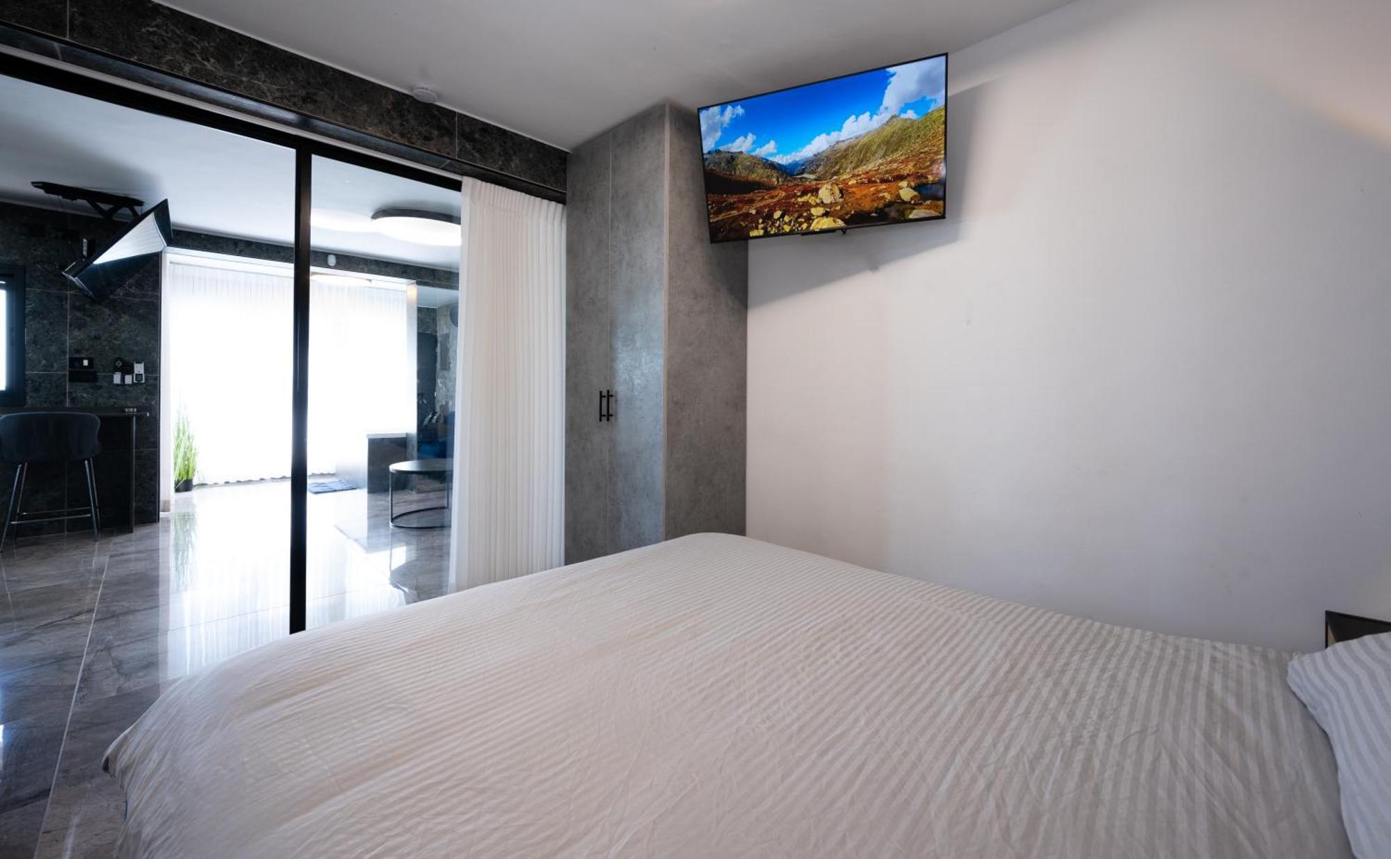 מבנים בים 77 Suites At Sea Haifa Eksteriør billede